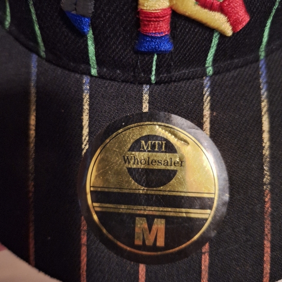 New York Yankees Pride Fitted Hat - Picture 4 of 4